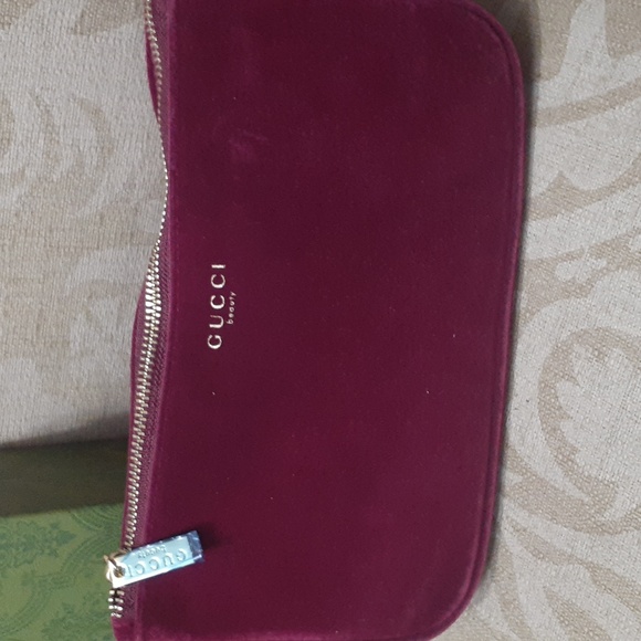 GUCCI BEAUTY BAG MAKEUP NEW GIFTED CROSSBODY CHAIN - Picture 2 of 9